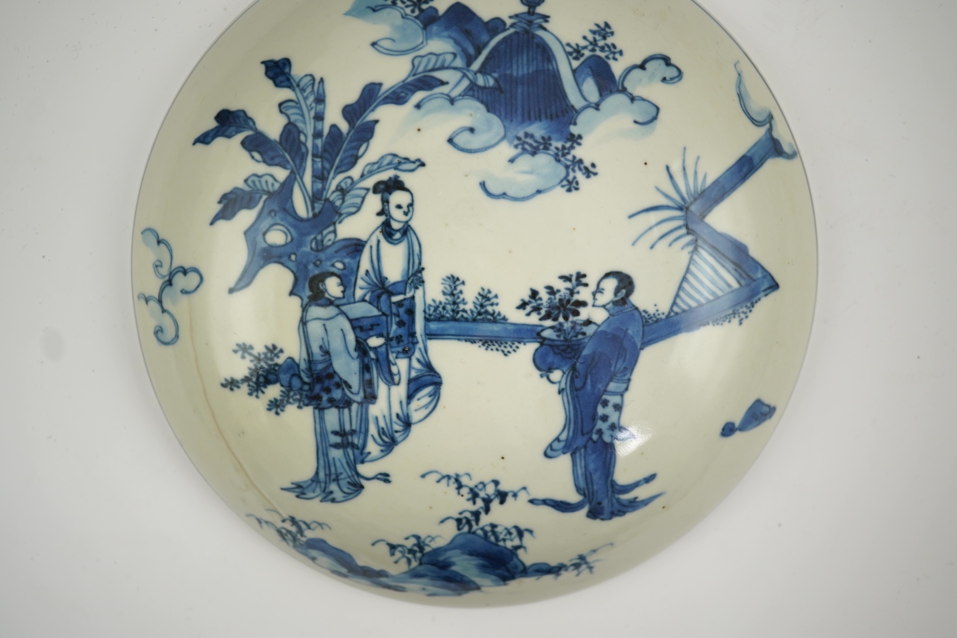 A Chinese blue and white cover for a box, early Kangxi period
